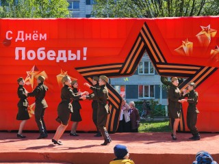 Танцы во дворе: концерты ко Дню Победы проходят в Богородском округе