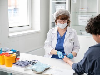 Честь и уважение: 830 медсестер Ленинского округа отметили профессиональный праздник