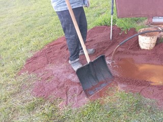 Красный песок: жителям Лотошино показали, что отфильтровали из воды на ВЗУ
