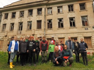 Активисты «Движения Первых» убрали территорию усадьбы Пущино-на-Оке