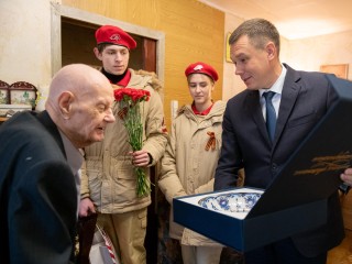 Героя войны поздравили с Днем Победы в Лыткарине