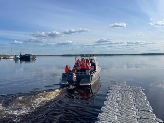 Дубненские студенты прокатились на катере спасателей во время открытого урока на Иваньковском водохранилище