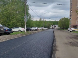 Завершена укладка нового асфальта на улицах Журавлева и Первомайской