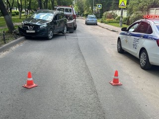 Водитель в Ивантеевке совершил аварию во дворах и повредил чужое авто