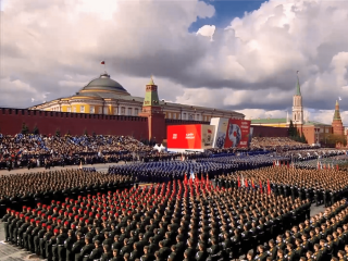 Солдаты СВО впервые прошли торжественным маршем по Красной Площади