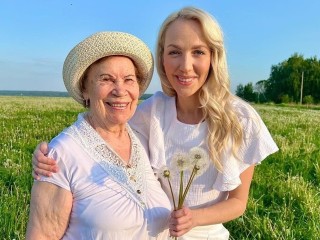 Бабушка звезды «Деффчонок» Галины Боб вернулась домой в Звенигород после операции