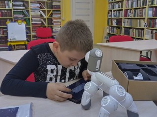 Юные егорьевцы создали робота-собаку