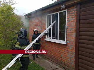 Луховицкие пожарные вовремя потушили горящий дом в садоводческом товариществе «Нефтяник-6»