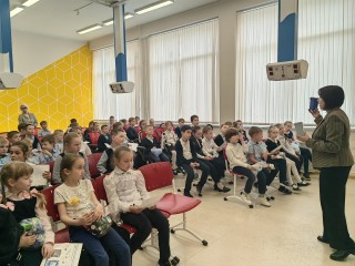Сожми и закрути: подольские и екатеринбургские школьники провели экологический телемост