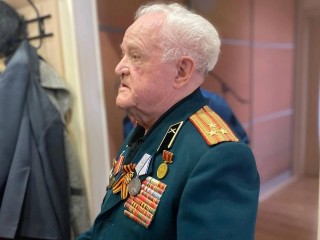 В округе накануне Дня Победы поздравили 99-летнего фронтовика Александра Умеренкова