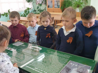 Для школьников поселка Красный Балтиец провели урок мужества, посвященный Герою СССР