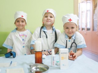 Маленькие врачи устроили главе Дубны медосмотр в Детской поликлинике