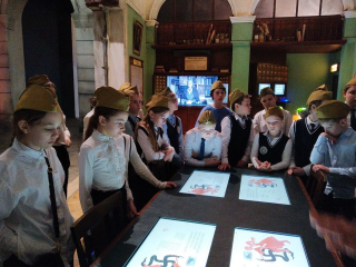 Школьники из Химок побывали в кабинете Сталина