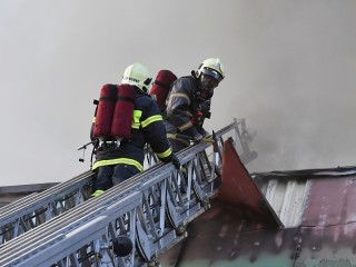 МЧС: открытое горение в московском производственном здании ликвидировано