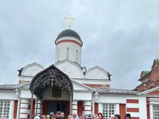 Ребятам из Белгорода показали древнейший монастырь в Солнечногорске