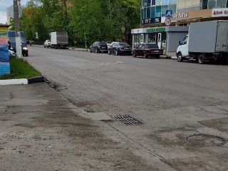 На улицах Комсомольской и Победы рабочие сняли старое асфальтовое покрытие