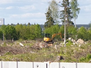 Переносить строительство школы и детсада в Краснознаменске пока не будут