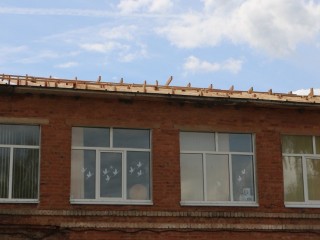Крышу Дома культуры в Новолотошино отремонтируют к 1 июня