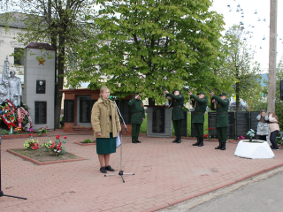 Театрализованную постановку исполнили у военного мемориала в поселке под Рузой