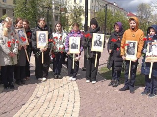 Жители Электростали возложили цветы к мемориальным комплексам и памятным доскам, установленным в честь погибших героев