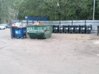 Контейнерную площадку на улице Мира убрали от навалов мусора