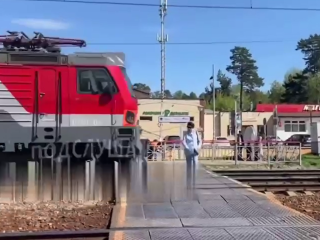 Женщина в Кратово чудом избежала столкновения с поездом