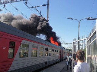 Электричка загорелась на станции «Поварово» в Солнечногорске