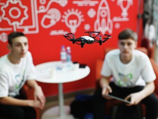 В Минобразования раскрыли, как школьников Подмосковья будут обучать управлению дронами