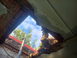 Общежитие в Больших Вяземах, где во время капремонта обвалился потолок, отказались признать аварийным