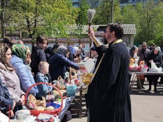В храмах Жуковского массово проходило освящение яиц, куличей и пасх