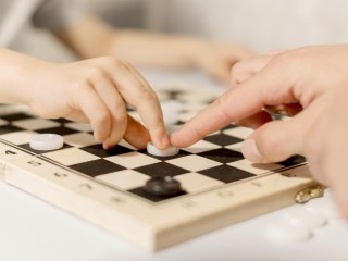 Любители шашек могут показать свои навыки на сеансе одновременной игры с международным мастером спорта