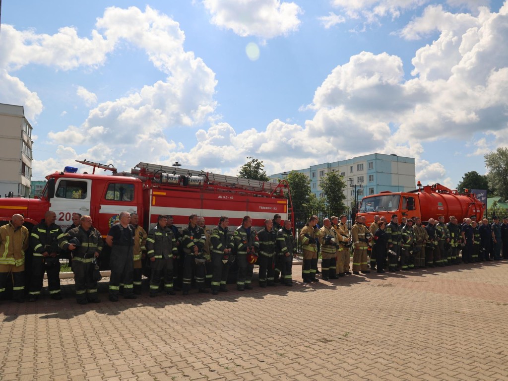 Спасатели вывели из условно горящего здания ДС «Лама» в Волоколамске троих человек