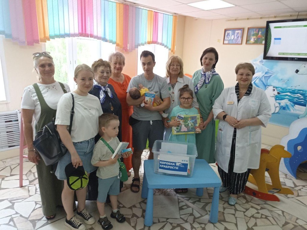 Подарки вручили маленьким пациентам Клинской больницы в честь дня защиты детей
