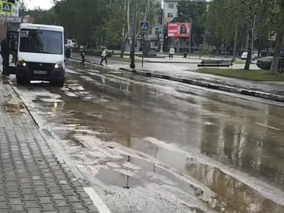 На проспекте Королева устранили прорыв трубопровода