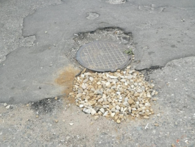 Провал в асфальте устранили на Профсоюзной в Наро-Фоминске