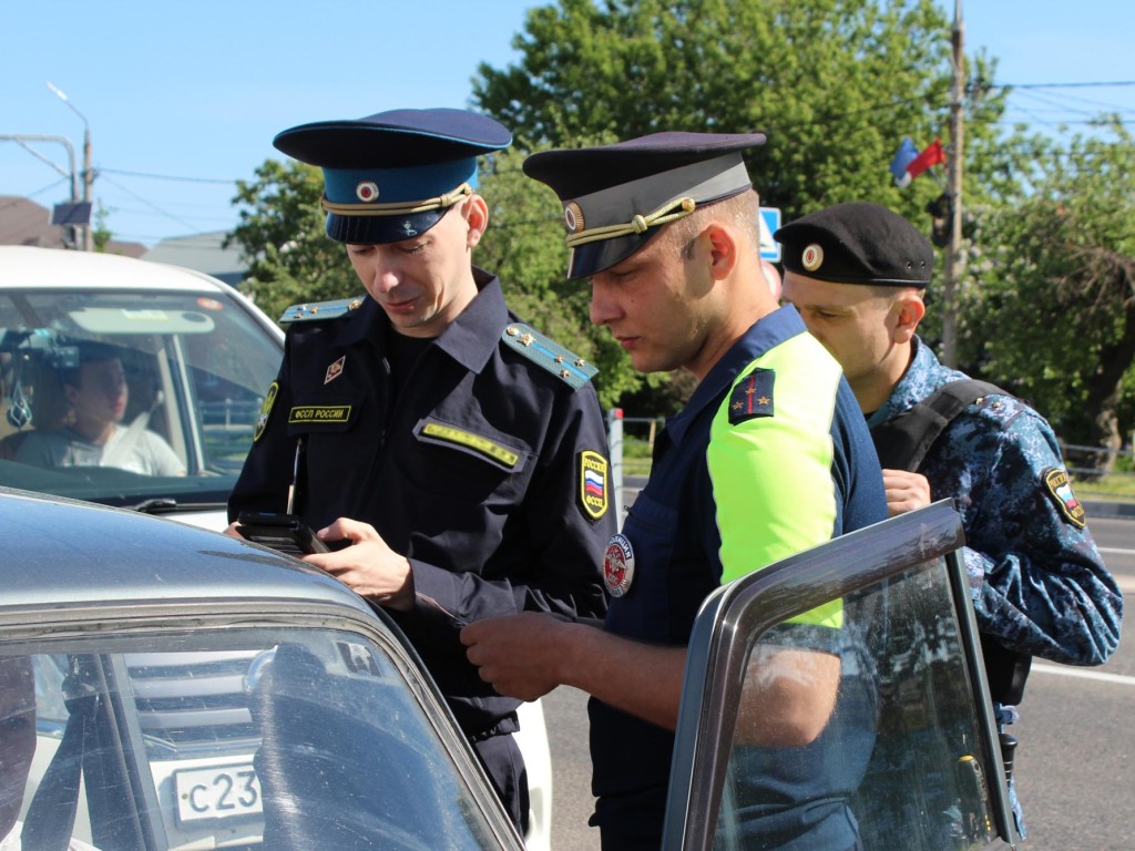 Умные камеры стали выявлять на подмосковных дорогах должников по алиментам  | Regions.ru