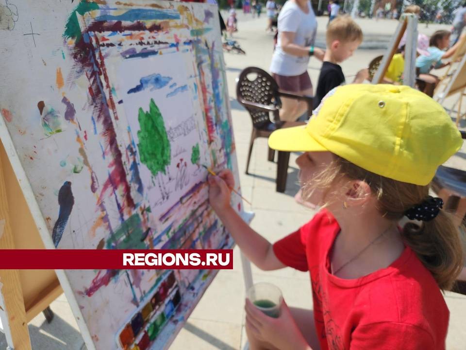 В Парке Победы мастер-класс по рисованию провели в День России
