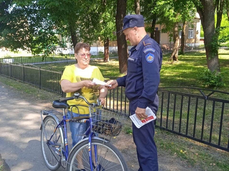 Дачникам рекомендовали купить огнетушитель и поставить на участке бочку с водой