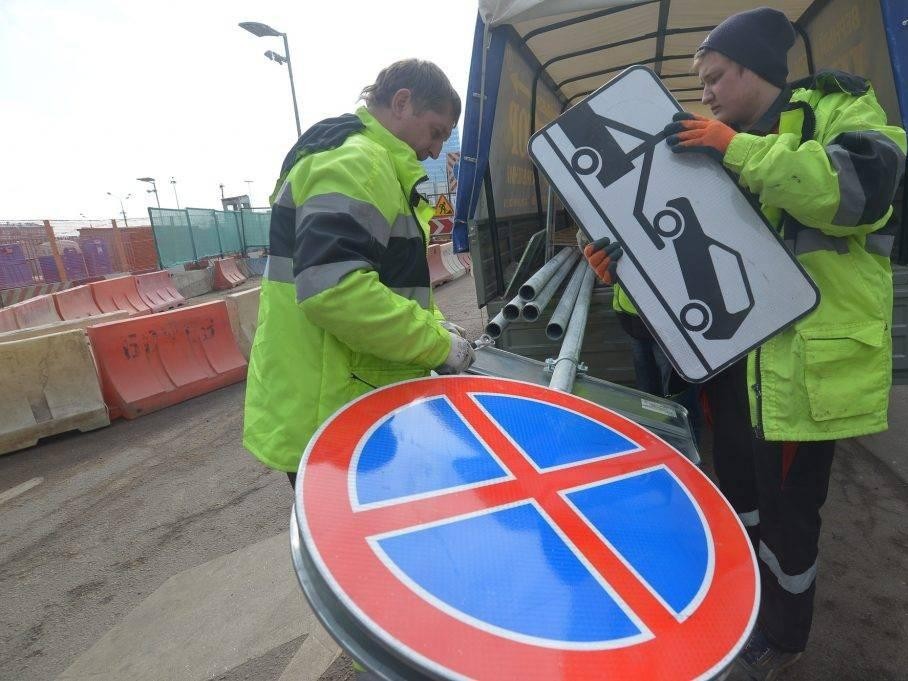 В Свердловском отремонтировали и заменили дорожные знаки