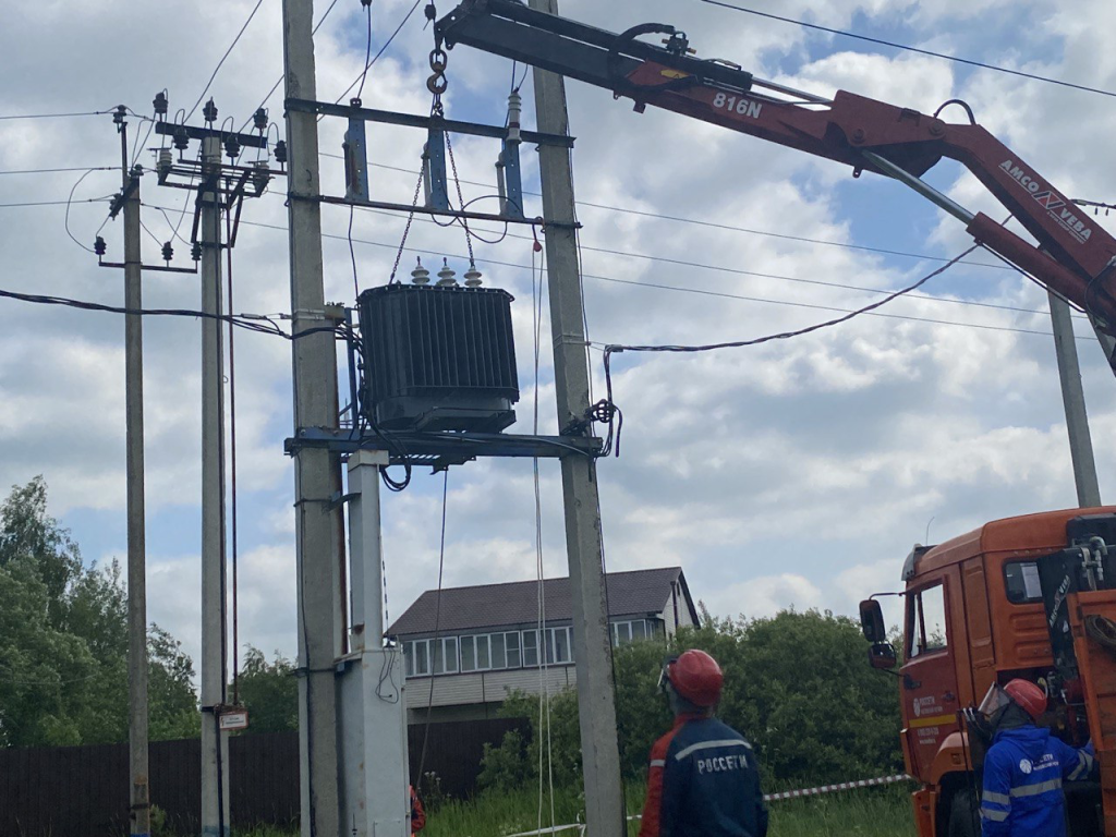 В Дмитровском округе в домах у пяти тысяч человек улучшится качество  электроснабжения | REGIONS.RU / Дмитров