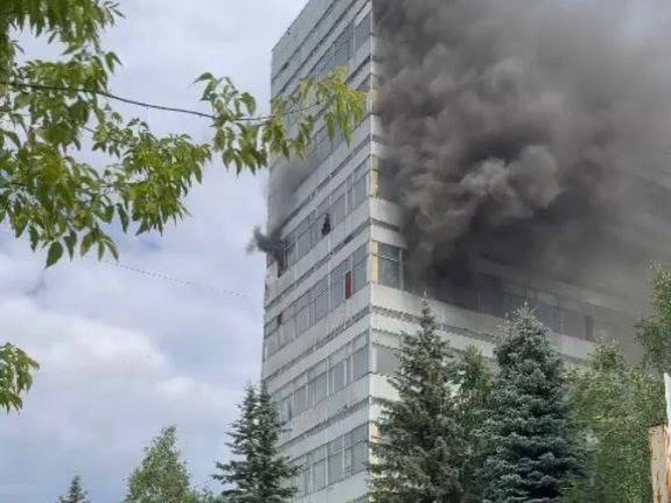 Охранник сгоревшего здания во Фрязине спас несколько десятков человек