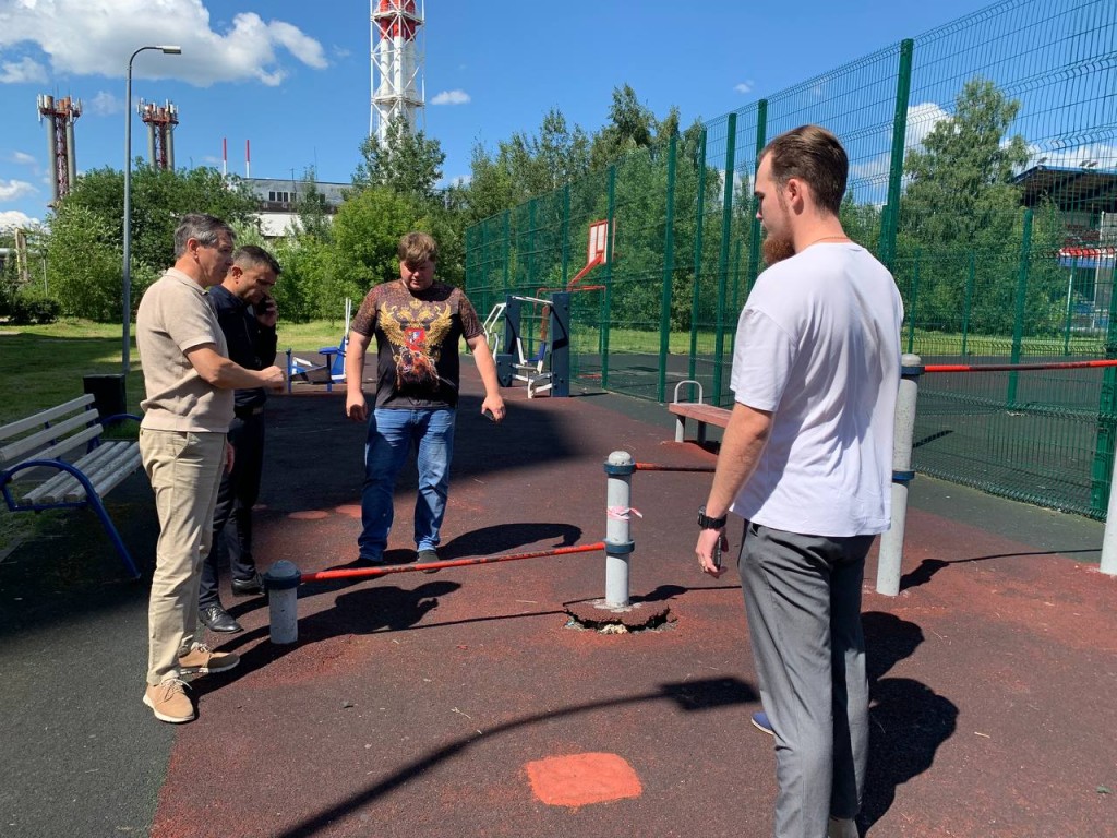 Ремонт дорог и спортплощадок проверили краснознаменские власти после  обращения жильцов | REGIONS.RU / Краснознаменск