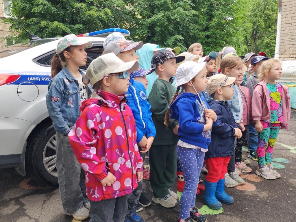 «Тропинку безопасности» проложили сотрудники ГАИ в учебных заведениях Электростали