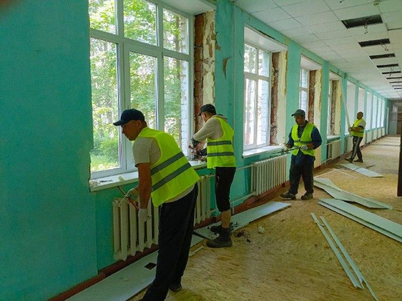 В Лобне начат ремонт школы, а в Центральном парке убрали старый забор