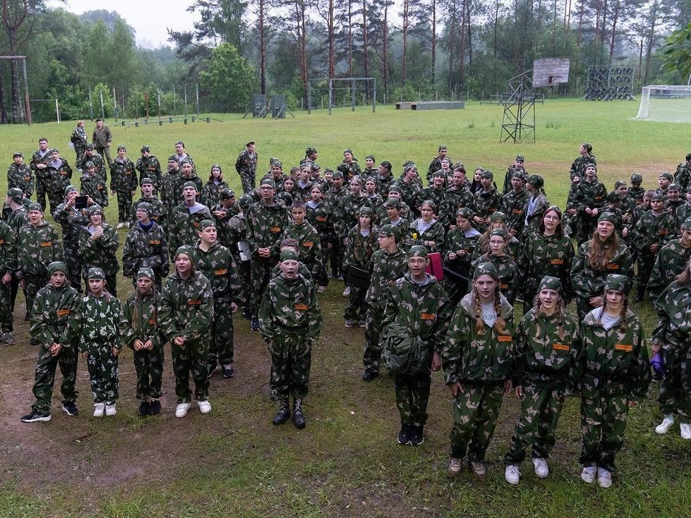 Дмитровские школьники возложили цветы к Батарее Раевского в память о павших русских войнах