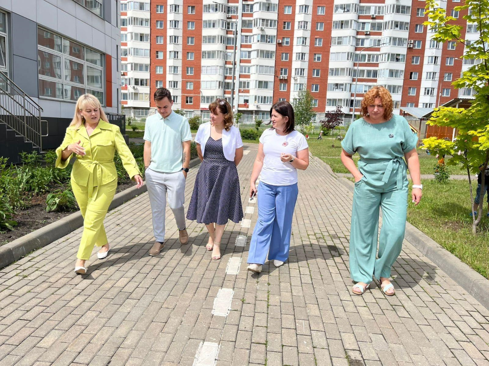 Депутаты навестили воспитанников школьных лагерей в Ленинском округе