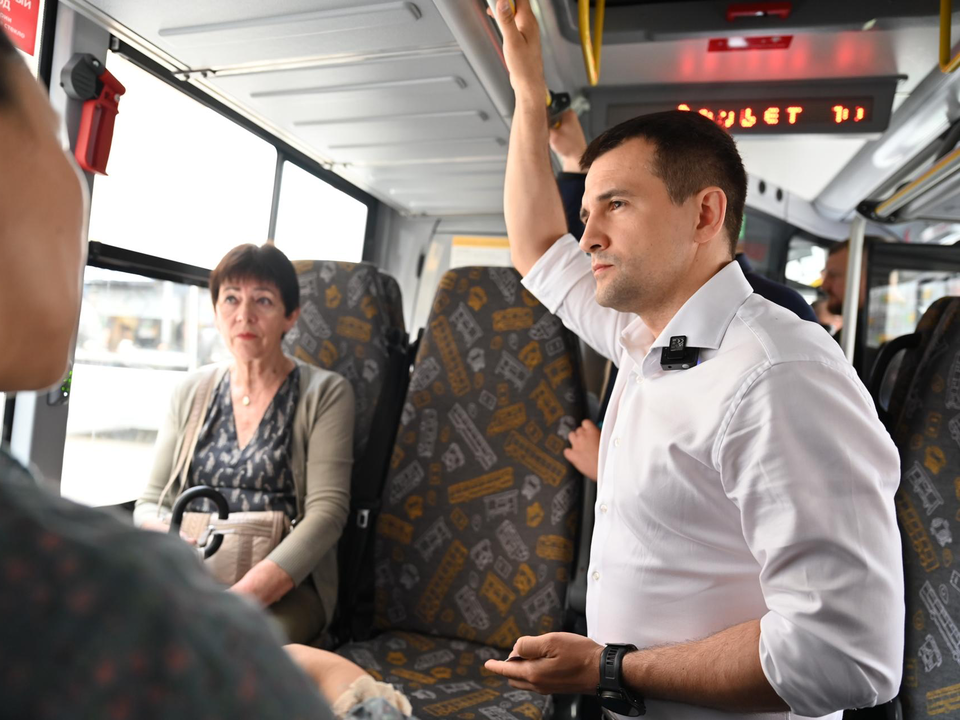 Глава Ленинского округа проверил работу новых автобусов на линии