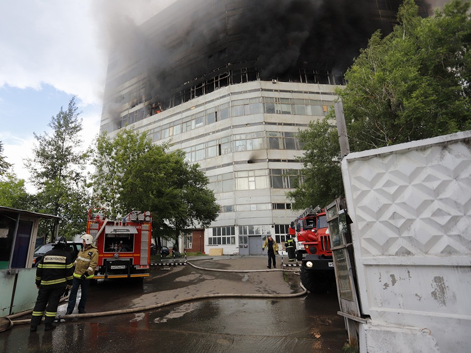 Очевидец пожара в НИИ «Платан» во Фрязино назвал короткое замыкание причиной ЧП