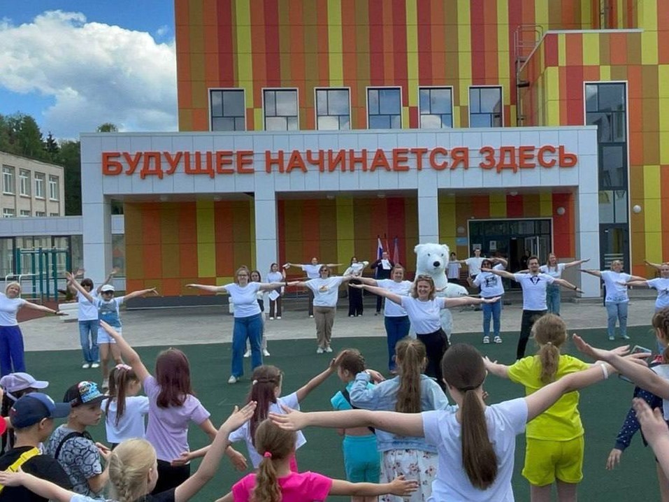 В Лобне открылись летние школьные лагеря