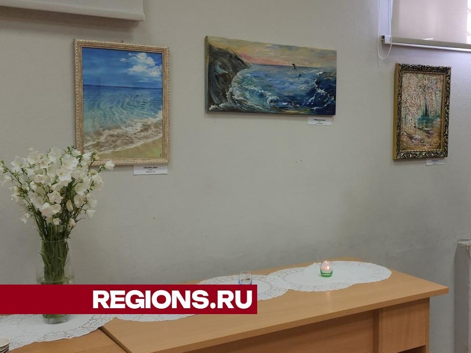 Художественная выставка живописи и графики открылась в Центральной библиотеке Лобни